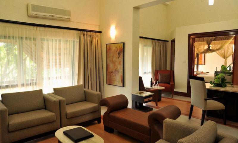 Cresta Mowana Safari Lodge Касане Екстериор снимка