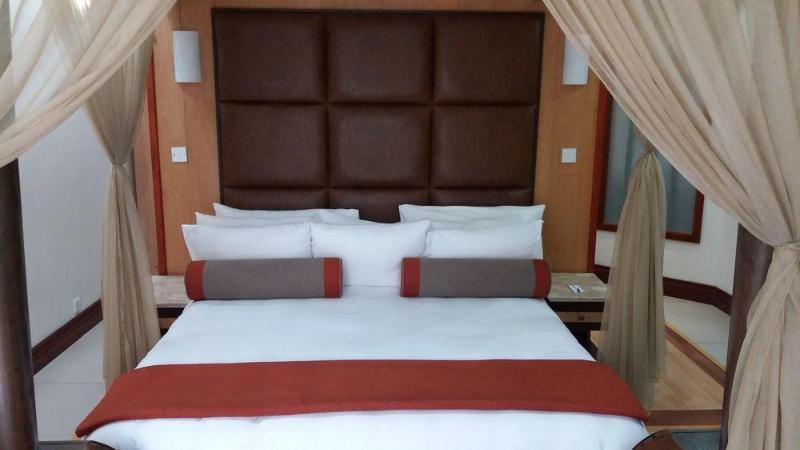 Cresta Mowana Safari Lodge Касане Екстериор снимка