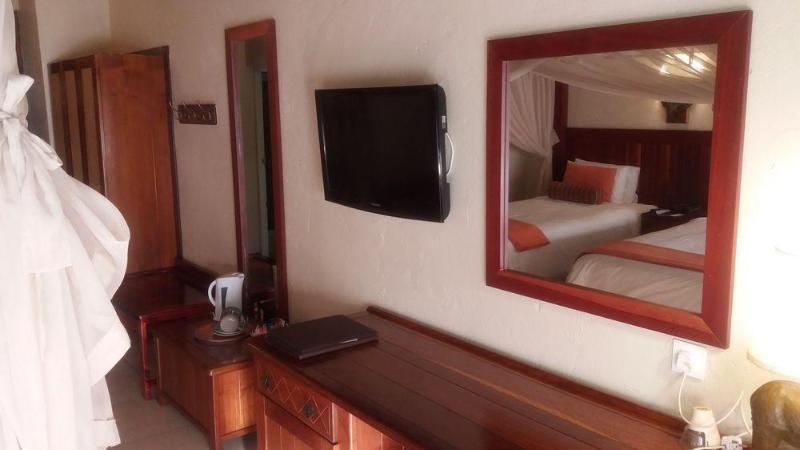 Cresta Mowana Safari Lodge Касане Екстериор снимка