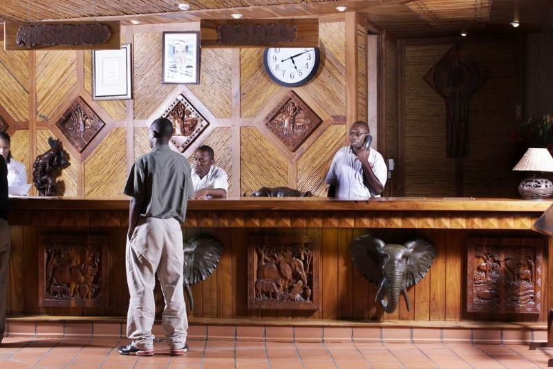 Cresta Mowana Safari Lodge Касане Екстериор снимка