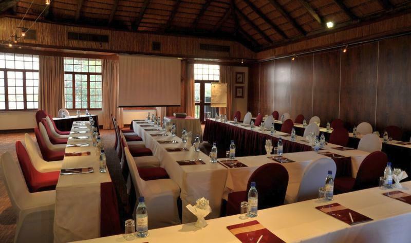 Cresta Mowana Safari Lodge Касане Екстериор снимка