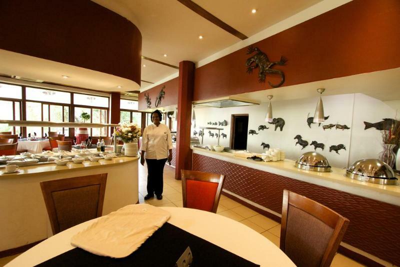 Cresta Mowana Safari Lodge Касане Екстериор снимка